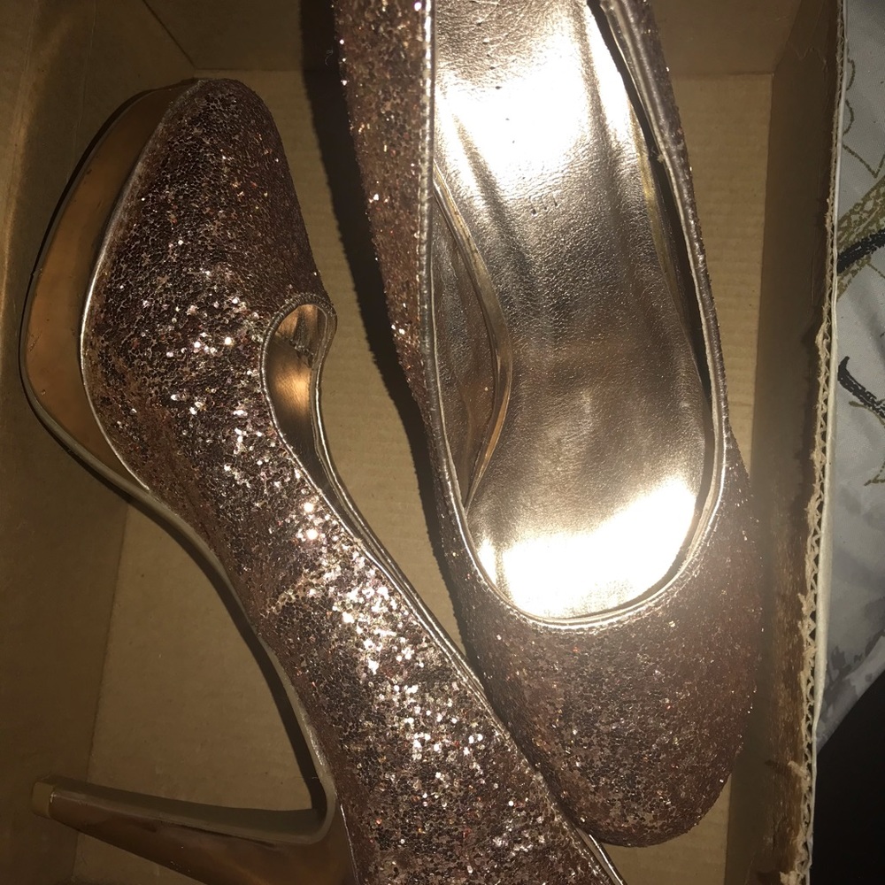 Heels/Pumps